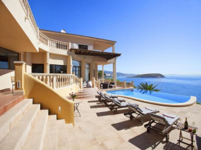 Villa in tranquil location